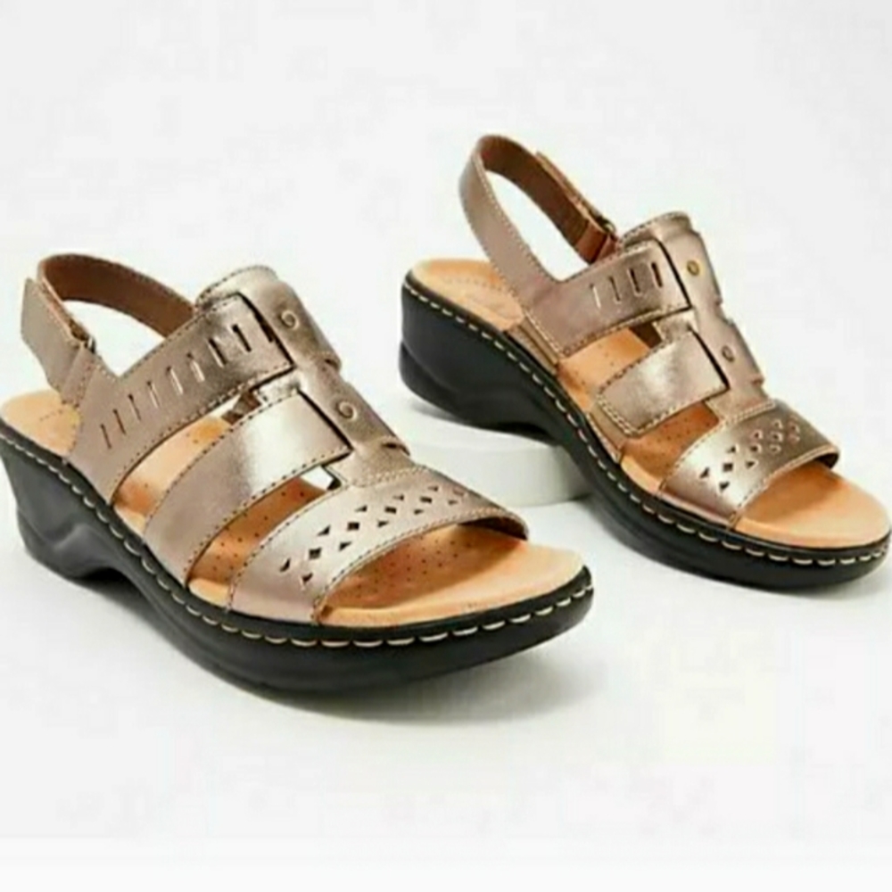 NWB CLARK COLLECTION LEXI QWIN LEATHER CUT OUT SANDALS SZ 9.5 EW ....